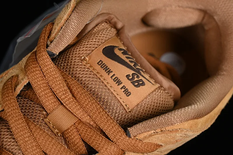 All Categories Nk SB Dunk Series Nk SB Dunk Low Low-top sneakers Nk SB Dunk Low Pro Wheat color Falling yellow low-top sports skateboard shoes BQ6817-204